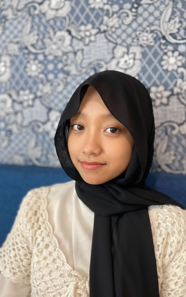 “Ucapkanlah, Raina!”